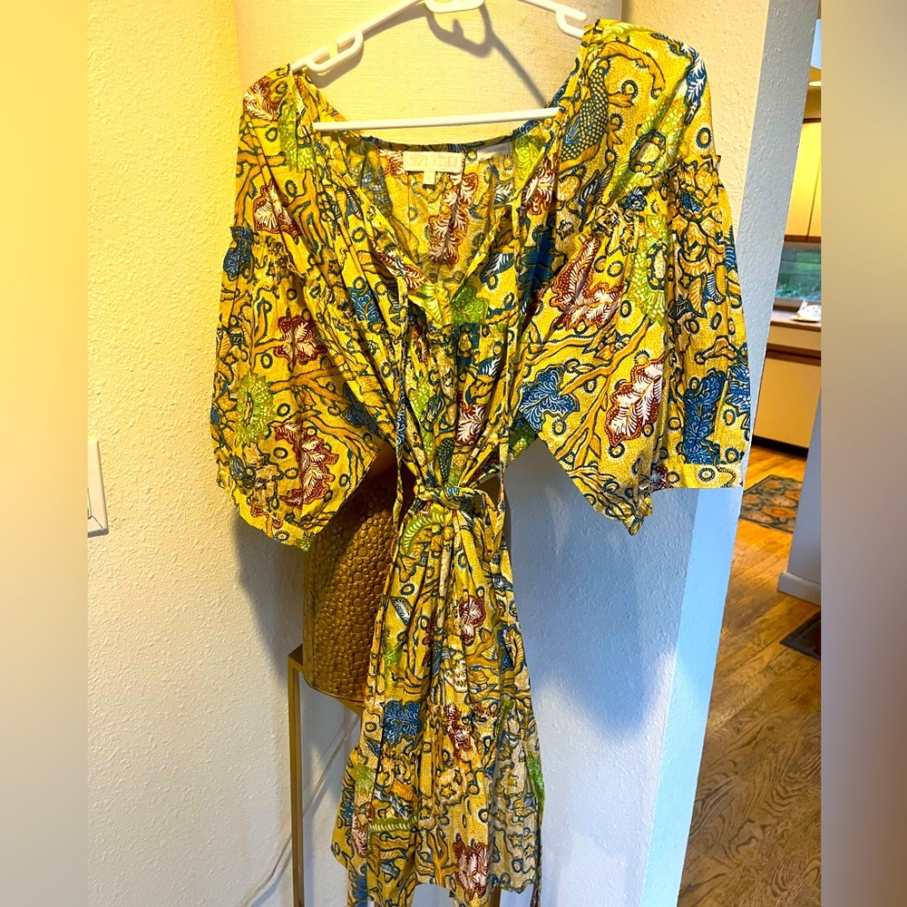 Gorgeous Suzie Kondi tie-waist dress 🌞